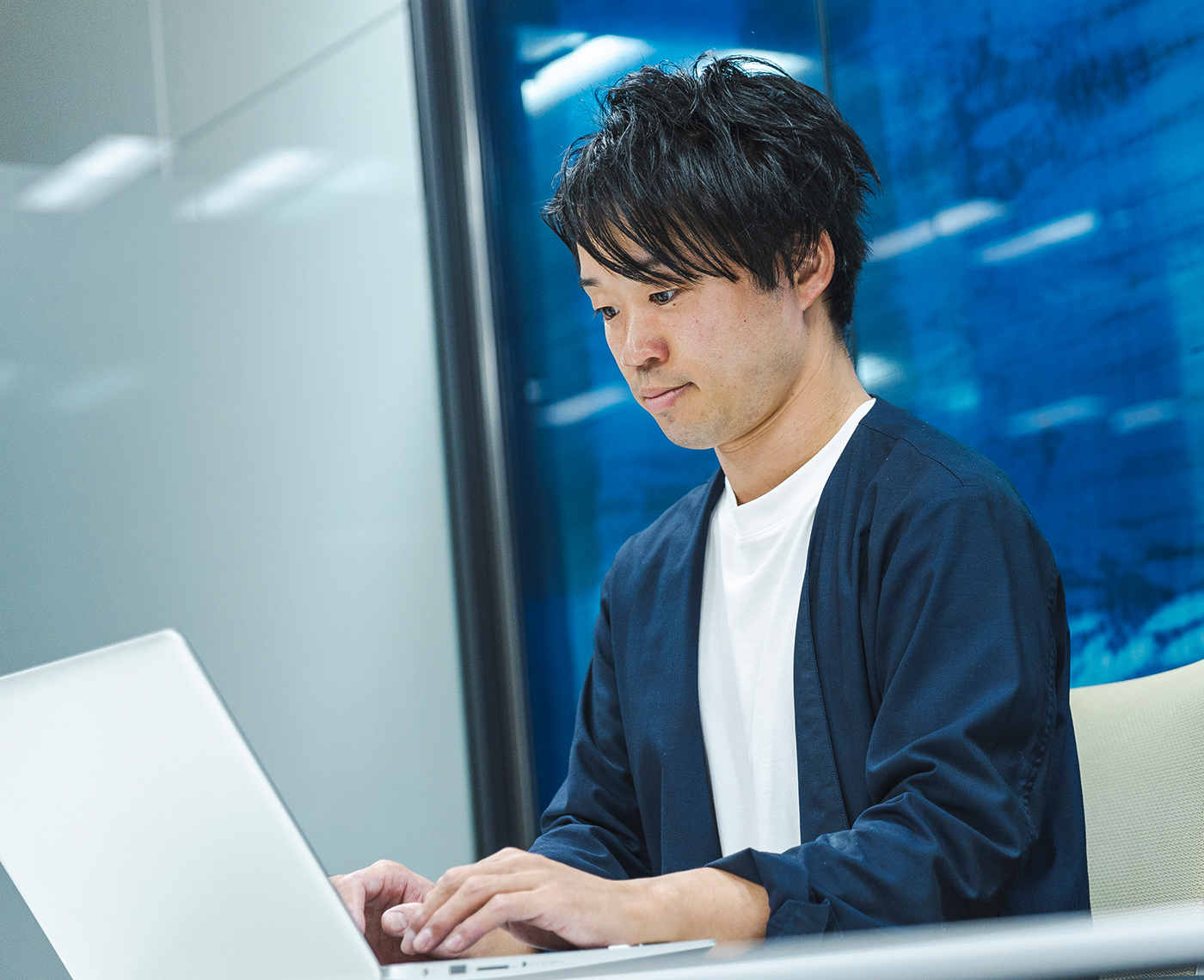 同じものをつくり続けていくものづくり業界か、変化の激しいIT 業界か。